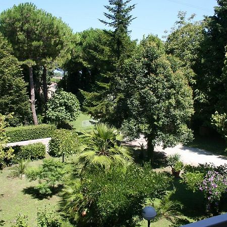 Albergo Da Siro Misano Adriatico Exterior photo